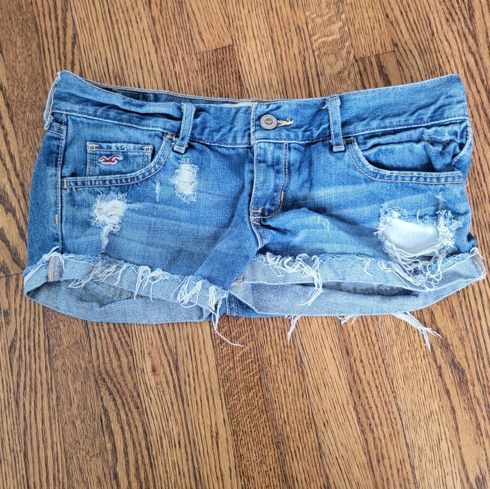 Hollister Low Rise Short Size 3